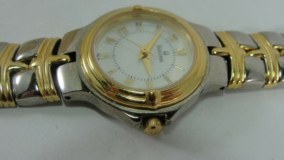 BULOVA LADIES WATCH: Vintage Estate Bulova Quartz… - image 4