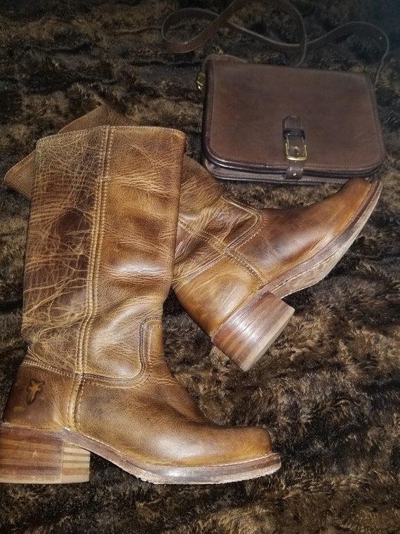 FRYE CAMPUS Frye Distressed Leather Boots, Size 6M