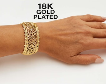 Elegant 18K Gold Plated Filigree Hinged Bangle Bracelet – Vintage-Inspired Wide Cuff, Intricate Design, Statement Gold Bangle, Gift for Her