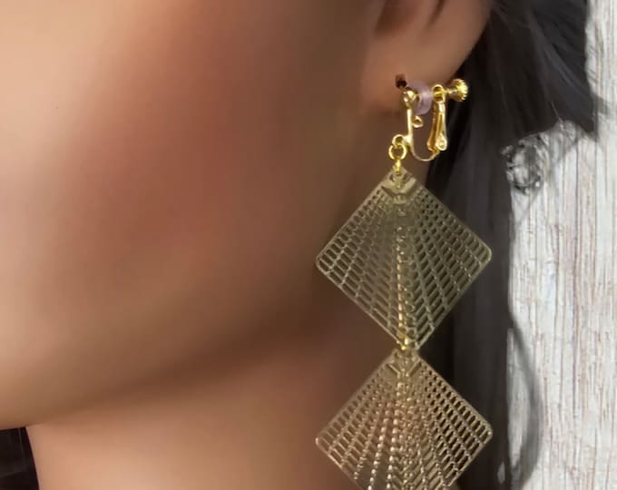 1 pair gold tone CLIP ON long drop earrings - 4.75" long layered drop earrings - Non pierced & pierced options - super light long earrings