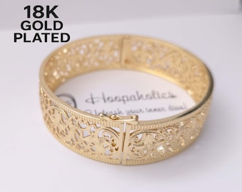 SMALL - Elegant 18K Gold Plated Filigree Hinged Bangle Bracelet – Vintage-Inspired, Intricate Design, Statement Gold Bangle, Gift for Her