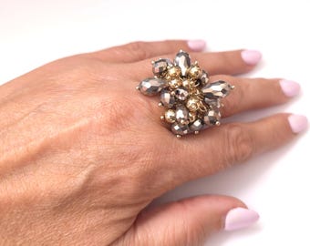 Large Gold-Tone Adjustable Elasticated Band Cocktail Ring with Gold & Glass Hematite Coloured Bead Detail - Statement Dress - Fashion Ring