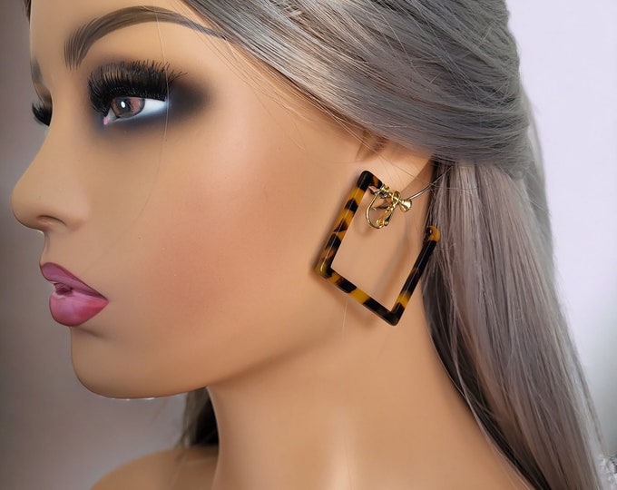 1 pair of 1.5" brown / tort coloured acrylic CLIP ON hoop earrings - Round or square options - Super lightweight hoops for non pierced ears