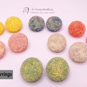 2 paar prachtige CLIP ON-stekers in druzy-stijl - 22 mm halfronde oorstekers met sprankelende knopen - geen gaatjes in de oren - 6 kleuropties