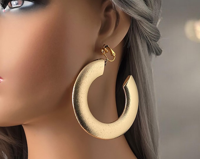 1 pair gold tone CLIP ON hoop earrings - 3" big chunky puffed up C style hoop earrings - Frosted pattern effect - Big clip on earrings