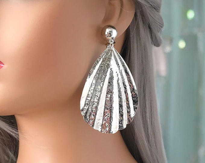 1 pair of silver tone CLIP ON drop earrings - 3.5" long fan design drop earrings for non pierced ears - ear clips, Big long earrings