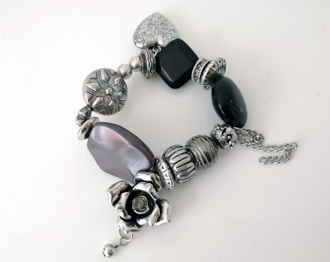 Gorgeous tibetan silver  - black elasticated assorted bead, heart & flower charm bracelet