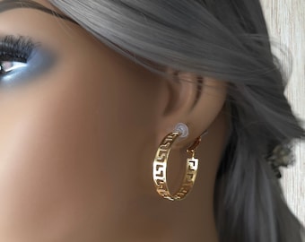 1 pair Gold tone CLIP ON hoop earrings - 1.2" diameter - wide flat cut out design hoop earrings - clip on non pierced or pierced options