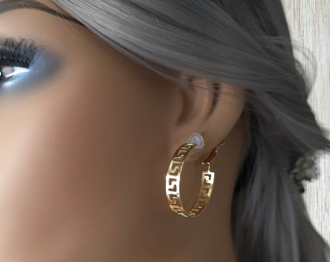 1 pair Gold tone CLIP ON hoop earrings - 1.2" diameter - wide flat cut out design hoop earrings - clip on non pierced or pierced options