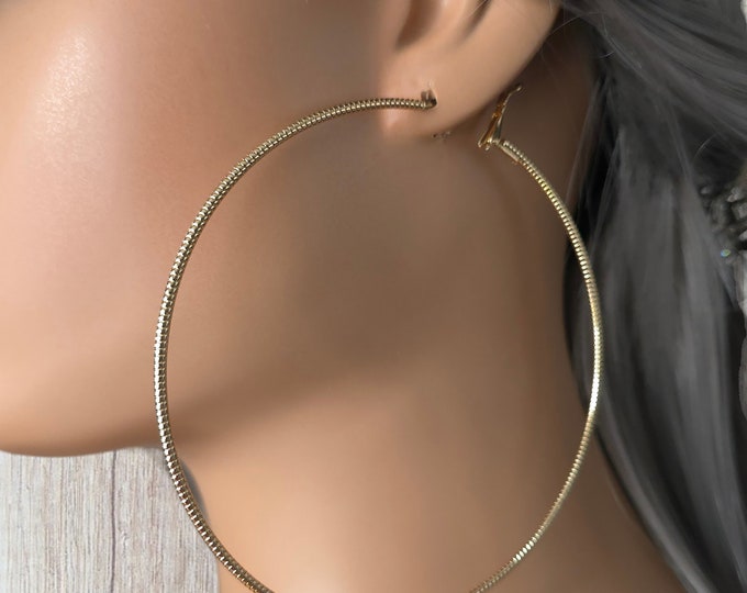 1 pair gold tone CLIP ON hoop earrings - HUGE 4" diameter thin wire hoop earrings with line patterned  detail - clip on or pierced