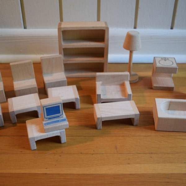 15 piece Lot of natural wood/wooden dollhouse furniture