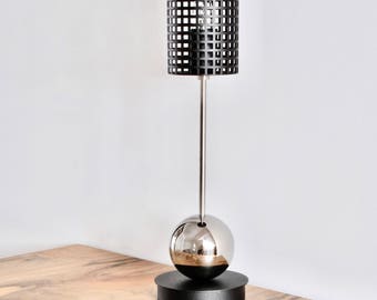 Lampa stołowa ORBUCULUM Black wykonana ze stali