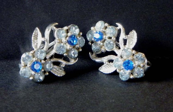 Vintage Signed Silvertone Rhinestone Earrings and… - image 4