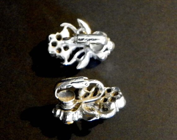 Vintage Signed Silvertone Rhinestone Earrings and… - image 5