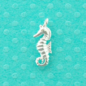 sterling silver seahorse charm - sold per piece - shiny, double sided