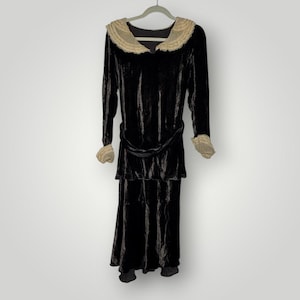 Vintage 1930s Kleid Braun Samt Gürtel Strass Spange Spitzen Kragen S/M