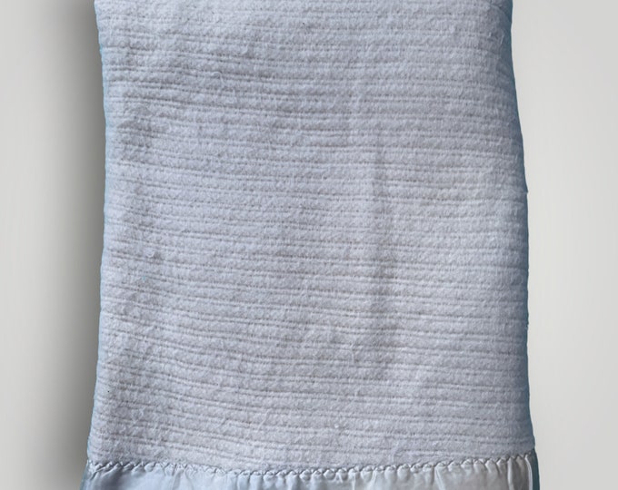 Vintage Waffle Weave Thermal Blanket Satin Trim Acrylic 88x64 Light