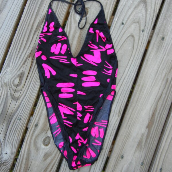 Women's vintage Black and pink print colored bathing suit (size M)