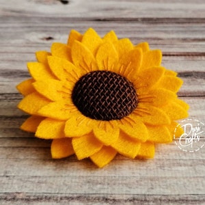 Wool Felt Yellow Sunflower brooch, yellow flower brooch, sunflower jewelry, gift for mom