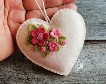 Pink Daisy Heart ornament, Romantic Wedding favors, Valentines day decorations / READY TO SHIP
