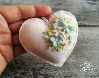 READY TO SHIP / White and Pink Flower Heart ornament, Gift for Valentines day, Felt Valentine decorations