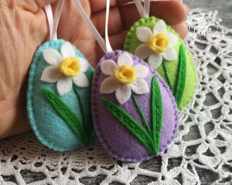 Decoraciones de Pascua de fieltro, Conjunto de huevos de fieltro con flor de narciso, huevos de flores de Pascua, adornos de Pascua, Decoración de primavera / HECHO A PEDIDO Blue/Lavender/Green