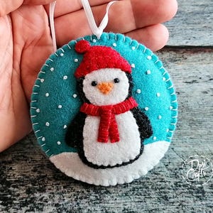 ウールフェルトのクリスマスペンギンオーナメント