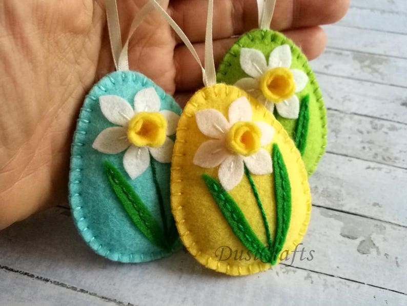 Decoraciones de Pascua de fieltro, Conjunto de huevos de fieltro con flor de narciso, huevos de flores de Pascua, adornos de Pascua, Decoración de primavera / HECHO A PEDIDO Blue/Green/Yellow