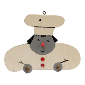 Folk Art &quot;Chef&quot; Wall-Mounted Key Holder
