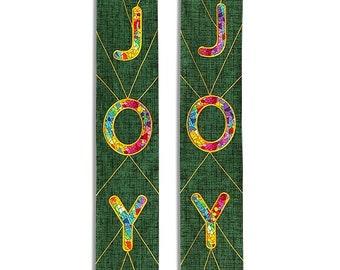 Könnte beinhalten: Grüne liturgische Stola mit einem keltischen Knotendesign und dem Wort "FREUDE" in bunten Mosaikbuchstaben.
