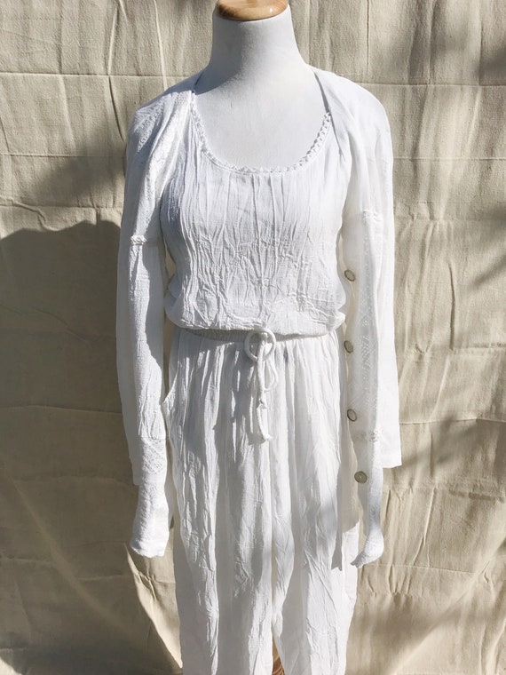 3 piece white crinkle set
