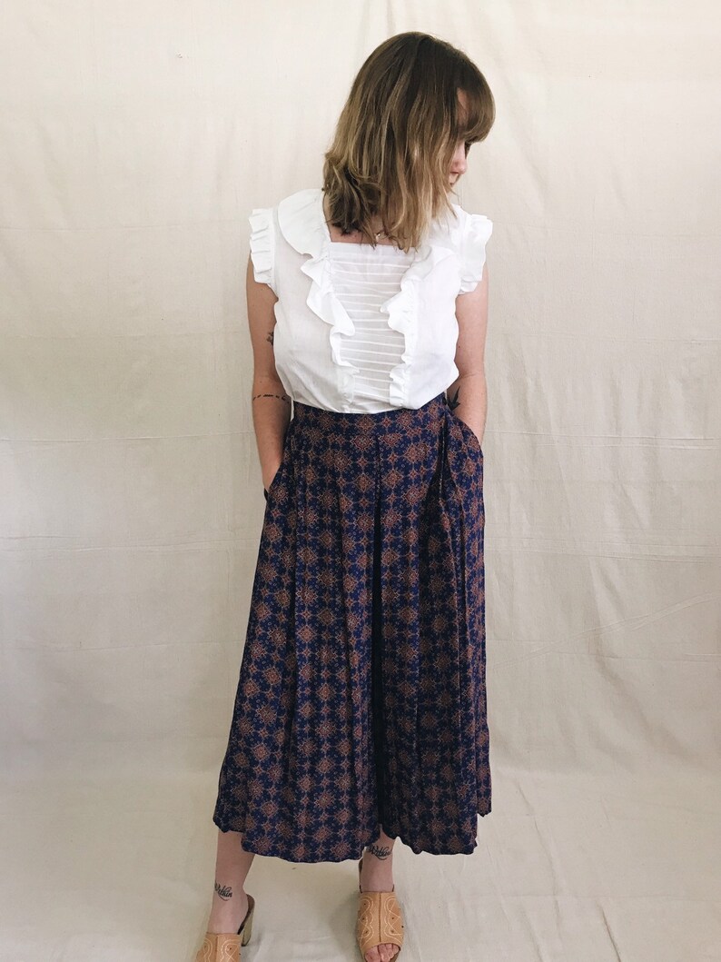 90/'s liz claiborne gaucho navy rayon wide leg capris