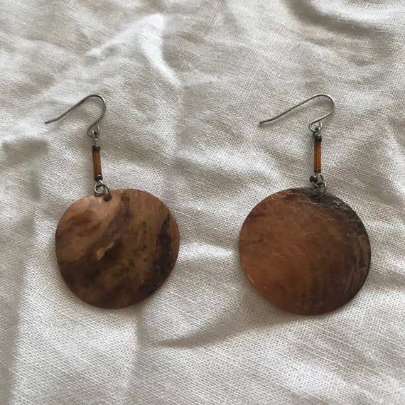 natural brown shell tropic circle dangle earrings - image 3