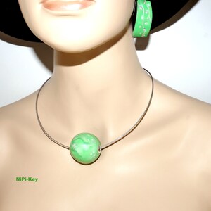 Kette Choker Halsreif glitzernde Swarovski Steinchen kurze Halskette Ohrringe Set grün silber Handarbeit GREENSHINY aus Polymer Clay, Fimo Bild 2