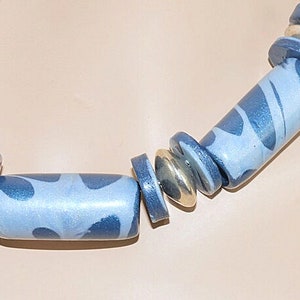 Kette schimmernd tolle kurze Halskette silber blau Ohrringe Set Handarbeit Unikat WILDESMEER aus Polymer Clay, Fimo, Bild 3