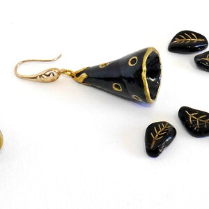 Ohrringe süß schwarz gold Swarovski Steinchen Hängeohrringe Handarbeit Unikat HUETCHEN Polymer Clay, Fimo Bild 5