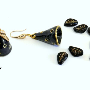 Ohrringe süß schwarz gold Swarovski Steinchen Hängeohrringe Handarbeit Unikat HUETCHEN Polymer Clay, Fimo Bild 4