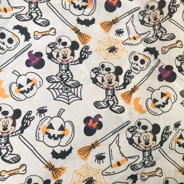 LIQUIDACIÓN - Tela de poliéster y algodón con estampado de Mickey Mouse esqueleto para Halloween