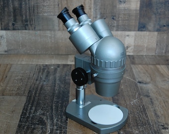 Vintage Olympus Tokyo Stereo microscope, 10X magnification, great condition, has been cleaned and adjusted, lenses are clear, works well