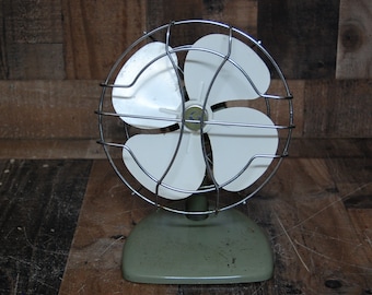 Vintage Superior Desk Fan, vintage green color, works well, great display. FREE SHIPPING