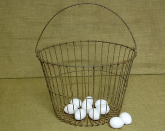 Antique Metal Egg Basket with handle, vintage chicken egg basket, vintage kitchen decor, vintage home decor