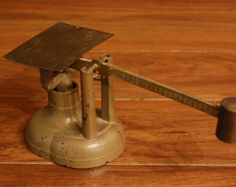 Vintage Fairbanks Postal Scale 1959, 10 oz Post Office Scale with great color and patina, works great, nice display