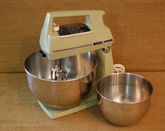 Vintage General Electric Mixer, 12 speed, 2 stainless steel bowls, removable top for hand held use, vintage green retro kitchen mixer