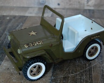 Vintage Tonka Toys Jeep, vintage 1960's Tonka military flat fender jeep, good condition, all parts present, very collectible. FREE SHIPPING