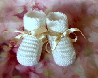 Unisex baby booties/knitted baby booties/photo prop booties/baby boots/ baby slippers/christening booties/baby shower gift/Ugg booties