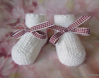 Unisex baby booties/knitted baby booties/photo prop booties/baby boots/ baby slippers/christening booties/baby shower gift/Ugg booties