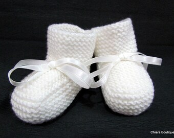 crochet baby booties, baby booties,knitted baby booties,photo prop booties,baby boots,baby slippers,christening booties,baby shower gift