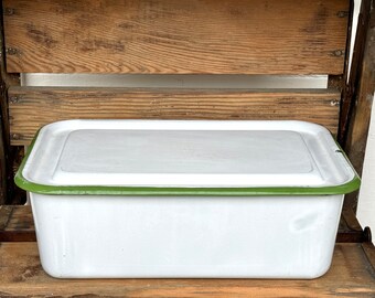 white enamelware fridge dish with lid ~ 12" enamelware box ~ white enamelware, green rims ~ refrigerator box ~ farmhouse antiques