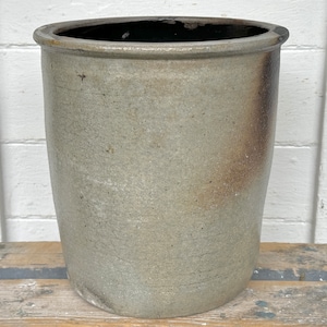 antiker Tontopf ~ 2-Gallonen-Topf mit fleckigem Aussehen ~ antiker salzglasierter Tontopf ~ primitiver antiker Tontopf ~ Antiquitäten vom Bauernhof