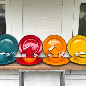 antique set of enamelware ~ 19 pieces in 4 colors ~ 8 plates, 6 mugs, 5 bowls ~ rare surviving set of antique enamelware~ farmhouse antiques